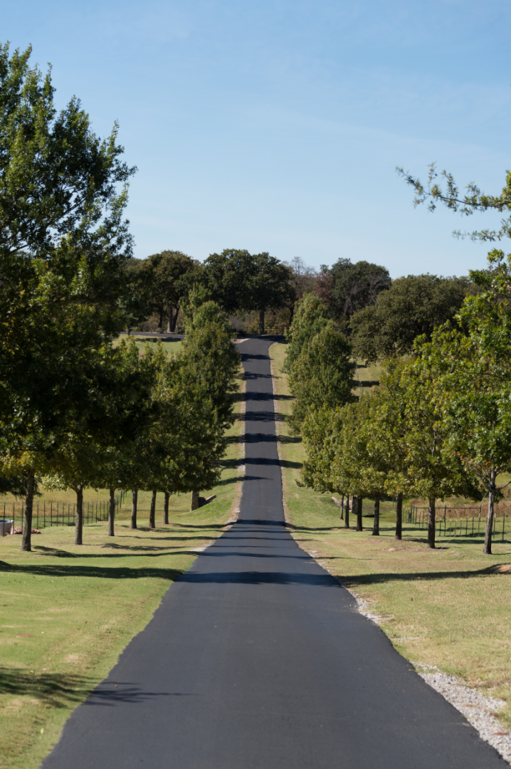 Terry Bradshaw's Custom-Built 744-Acre Ranch Hits the Market Drive View