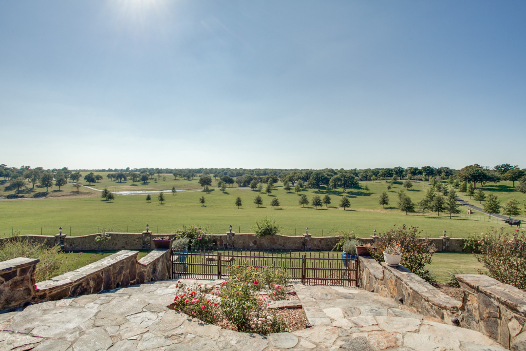 Terry Bradshaw's Custom-Built 744-Acre Ranch Hits the Market View