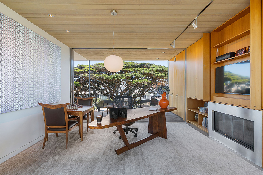 Midcentury office space with minimal funitire