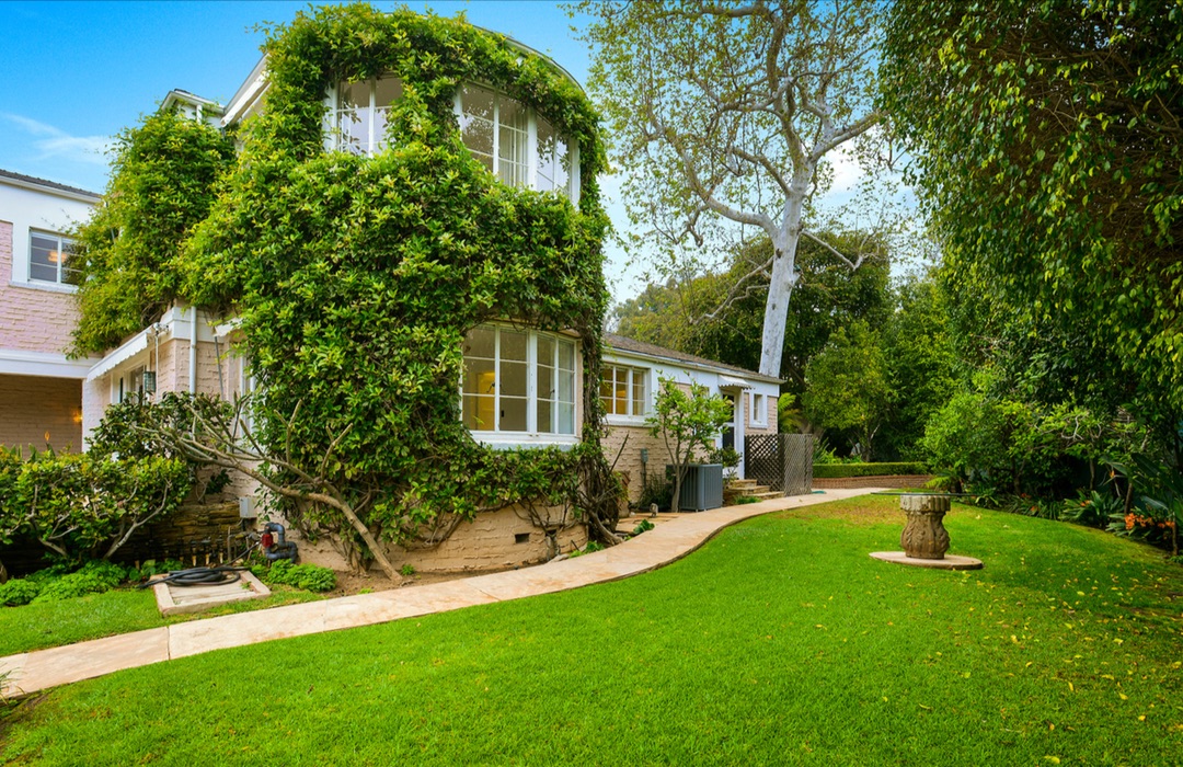 Whoopi Goldberg's former lawn