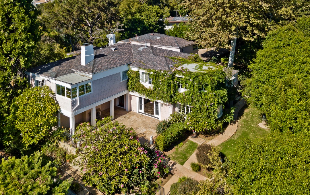 Whoopi Goldberg's Former Home's exterior