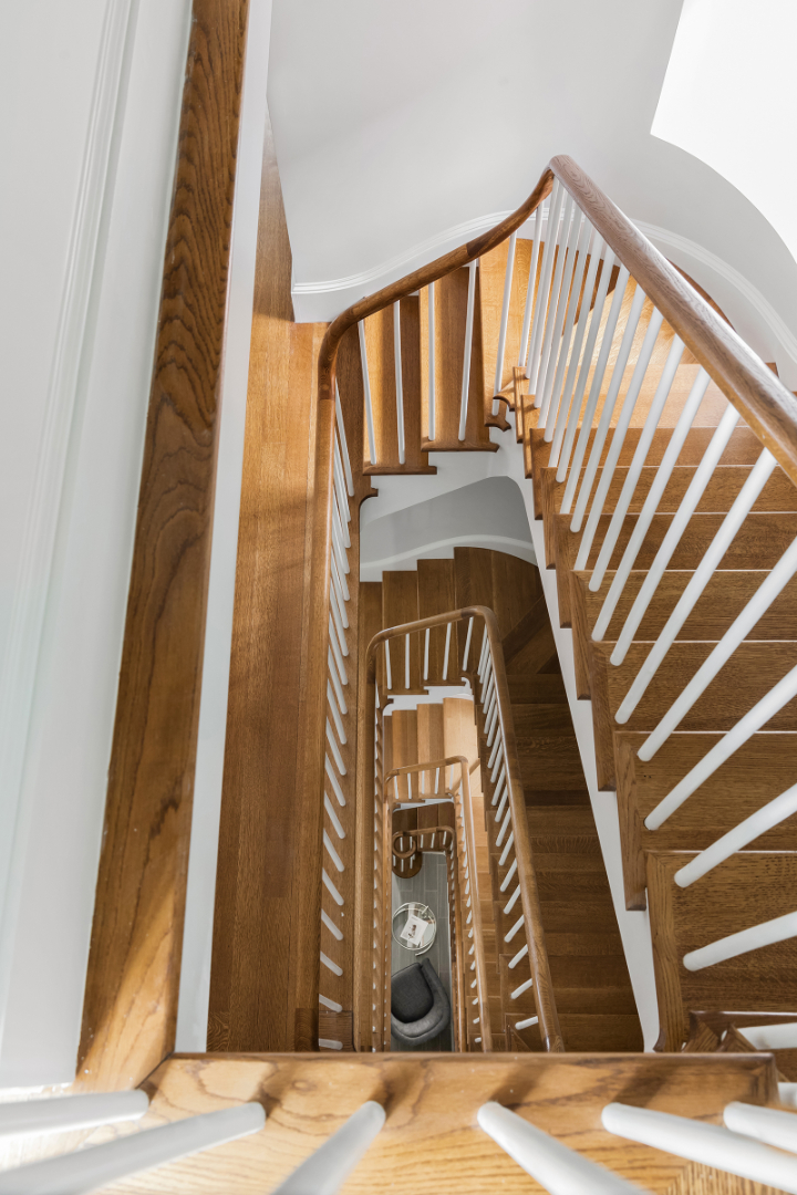 A 187-Year-Old Brooklyn Townhouse Wants $10M Spiral Stairs
