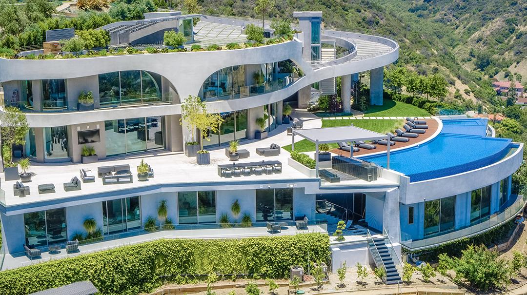 Contemporary Mansion with beautiful exterior