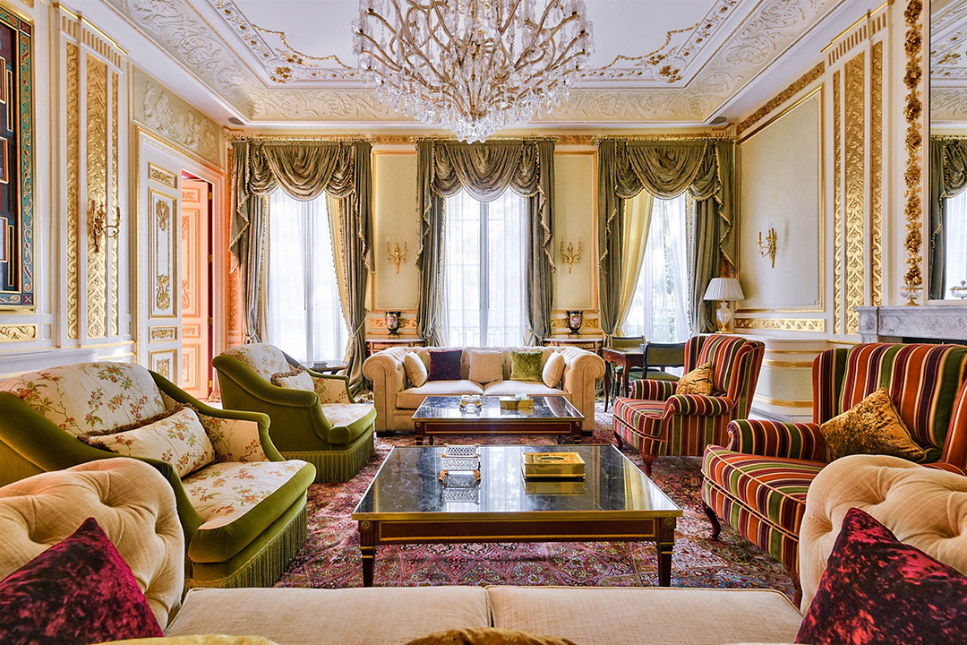 Grand living room in Paris