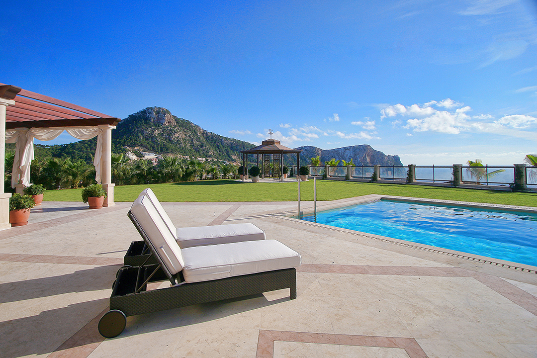 Lounges by the pool in Mallorca