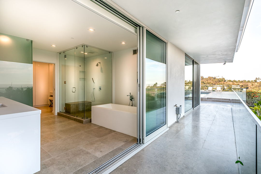 Indoor/outdoor living LA