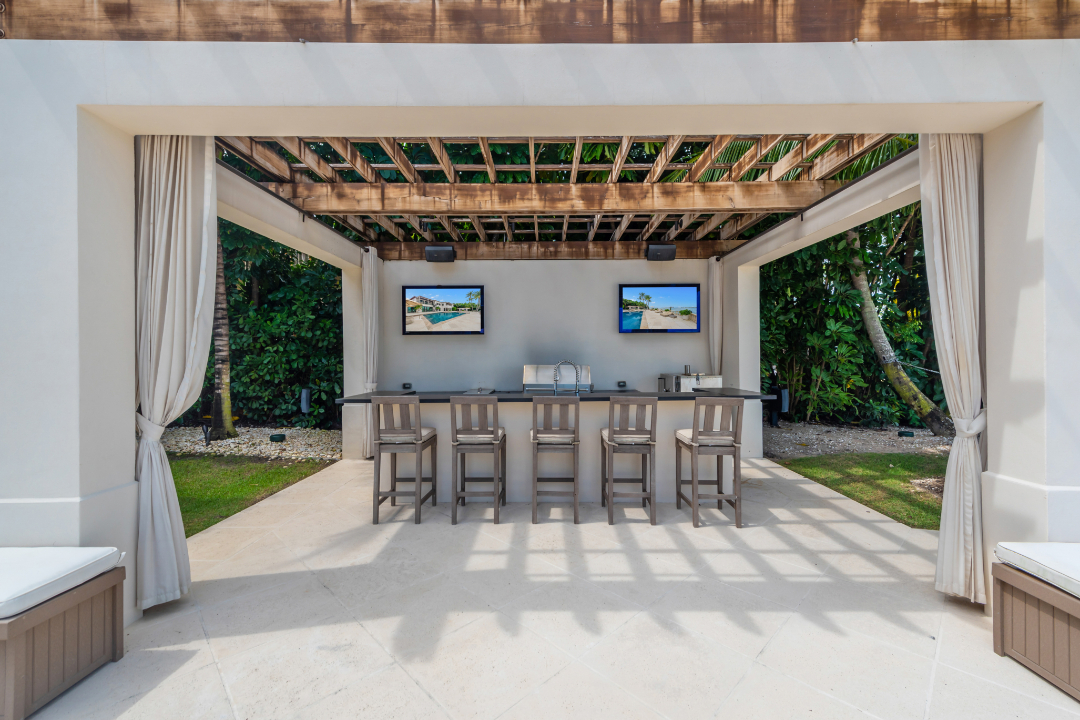 Dwyane Wade's Stunning Miami Mansion Experiences a Price Cut Bar