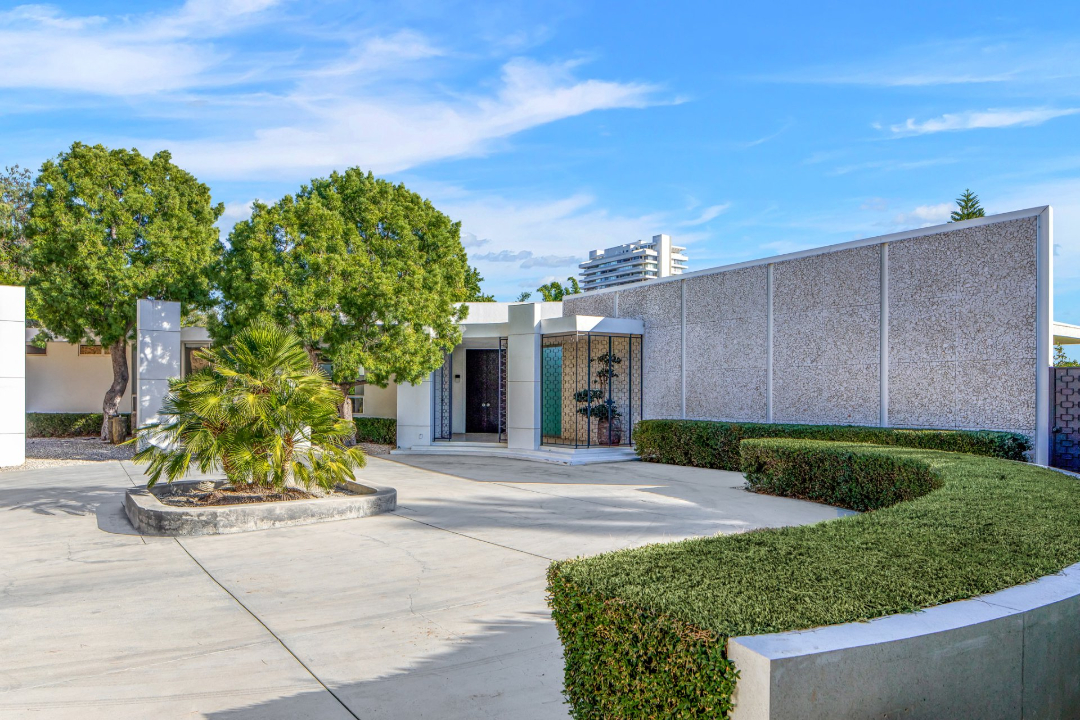 Ellen DeGeneres Former Midcentury Home Is Up for Rent Exterior Views