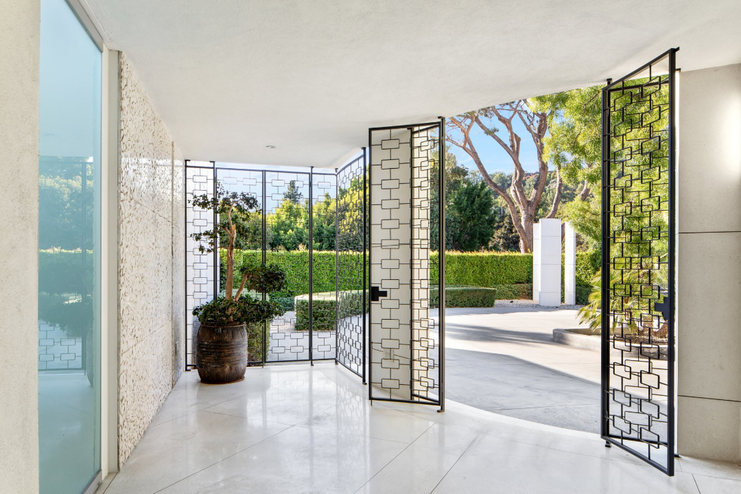 Ellen DeGeneres Former Midcentury Home Is Up for Rent Airy