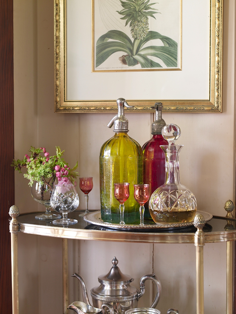 Bar Nook table with decorative pieces.
