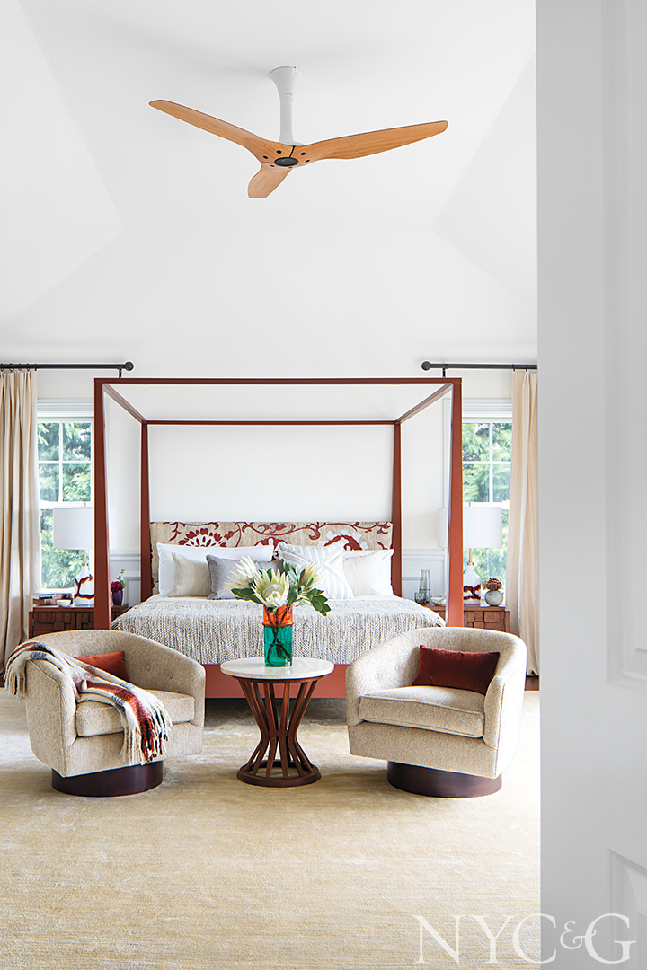 Masterbedroom with red wood tones and flower decor