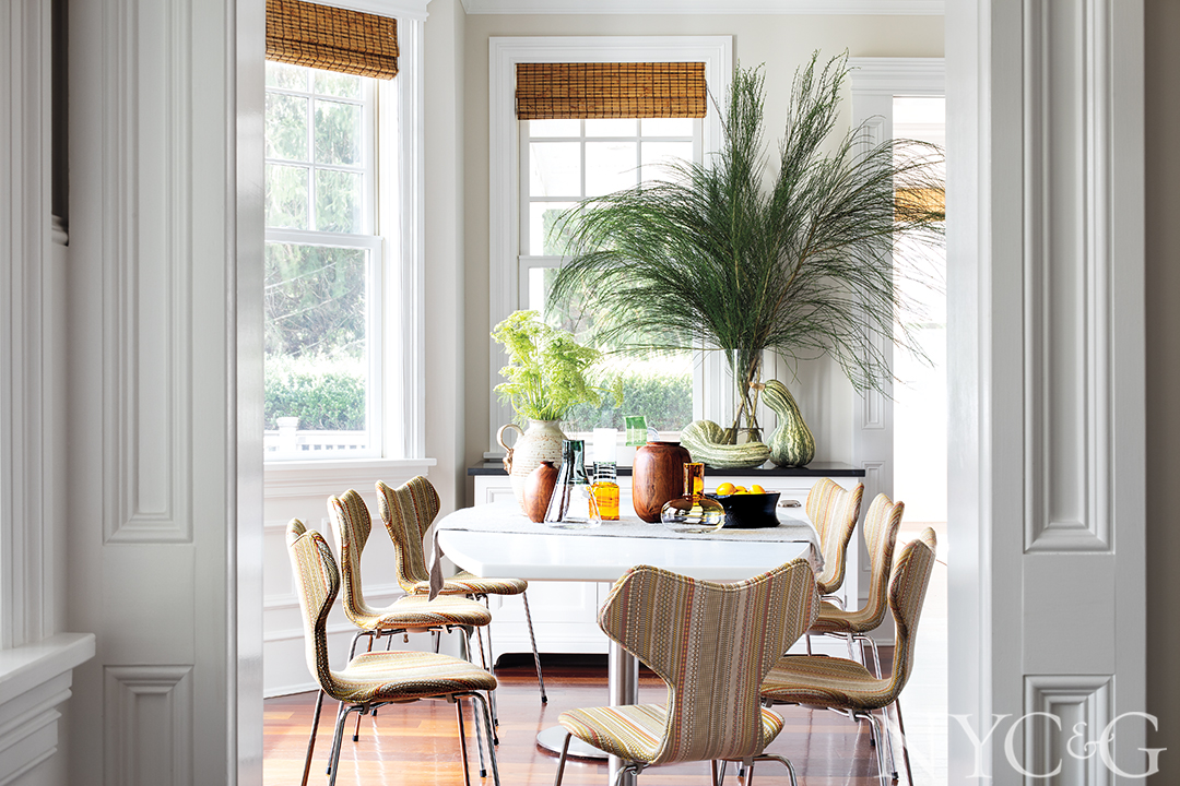 breakfast nook with lots of plants and natural lighting