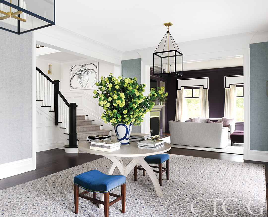 Foyer decorated with blue and gray tones.