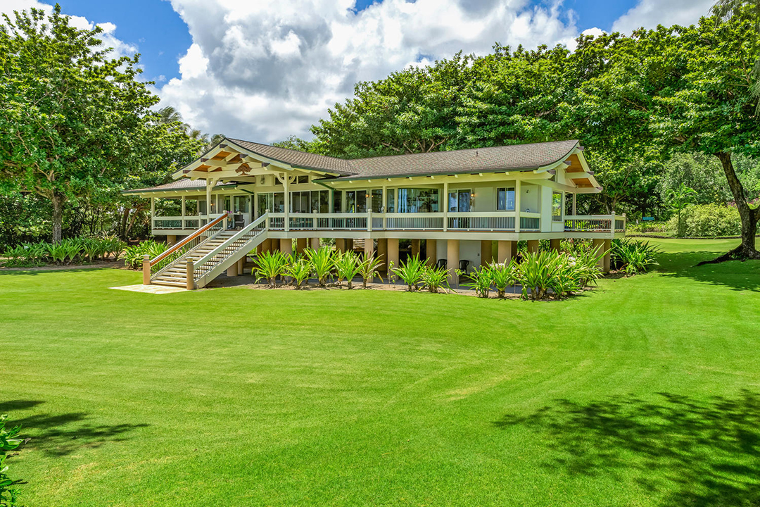 Lawn at Craig T Nelson's Kauai home