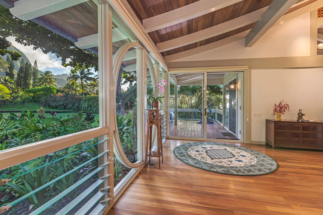 Master bedroom at Craig T Nelson's Kauai home