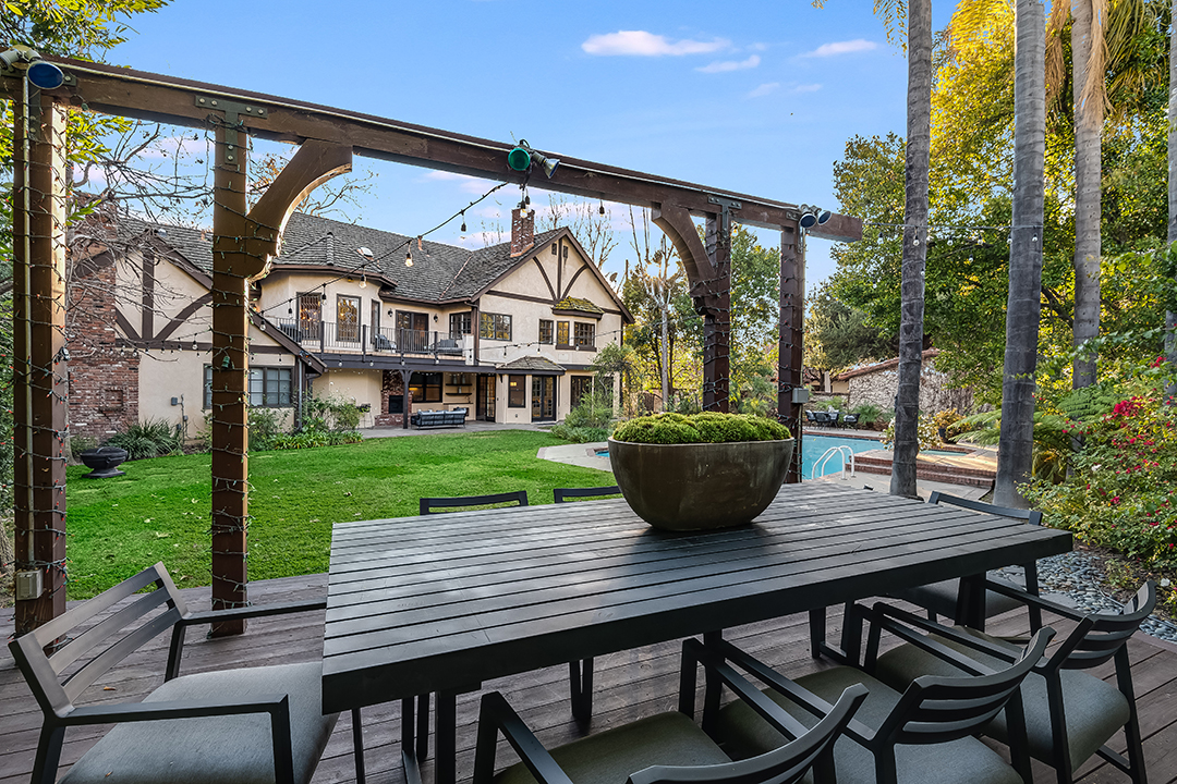 Outdoor dining at a Criminal Minds star's Toluca Lake Home