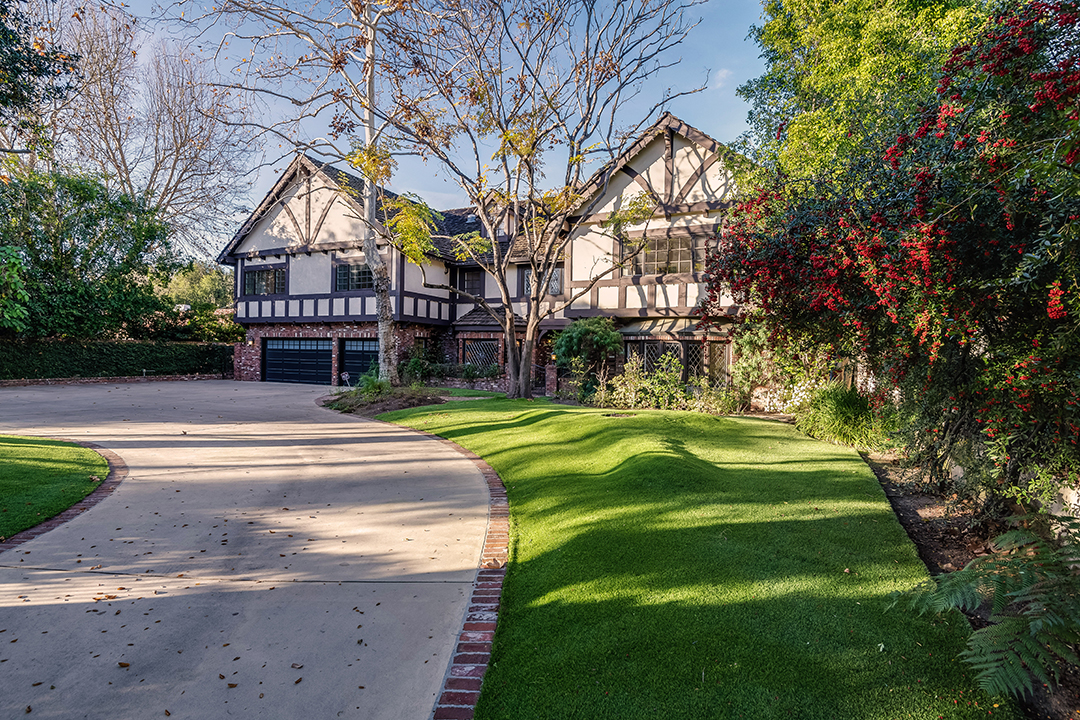 A Criminal Minds star's Toluca Lake Home