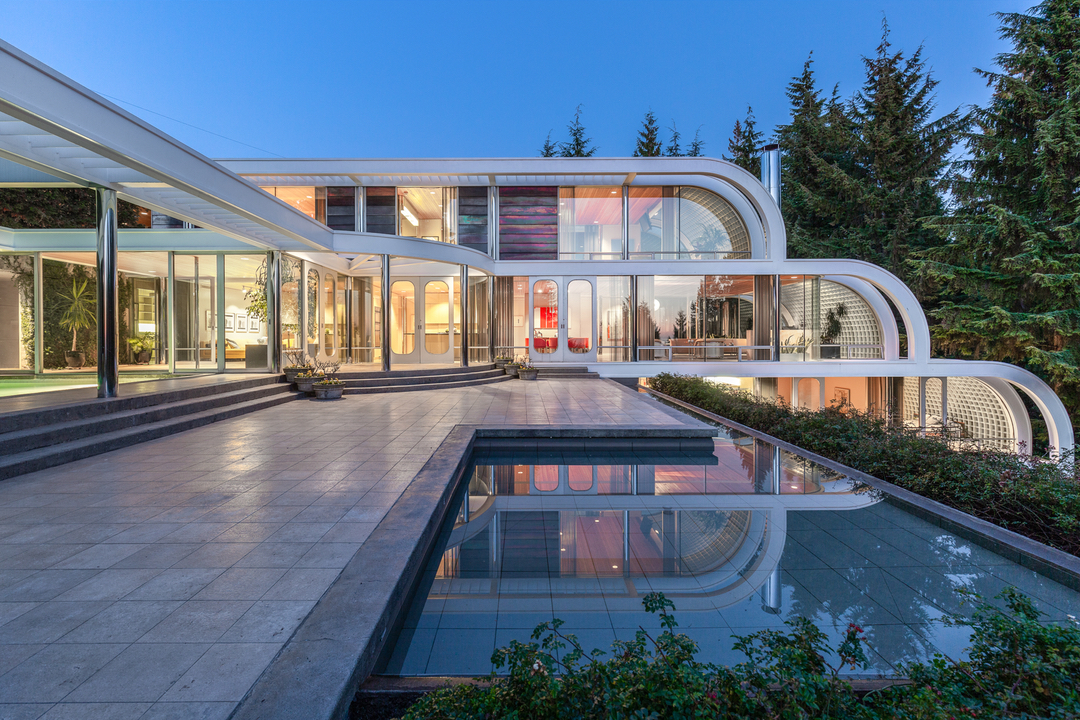 Iconic Candian Home's pool