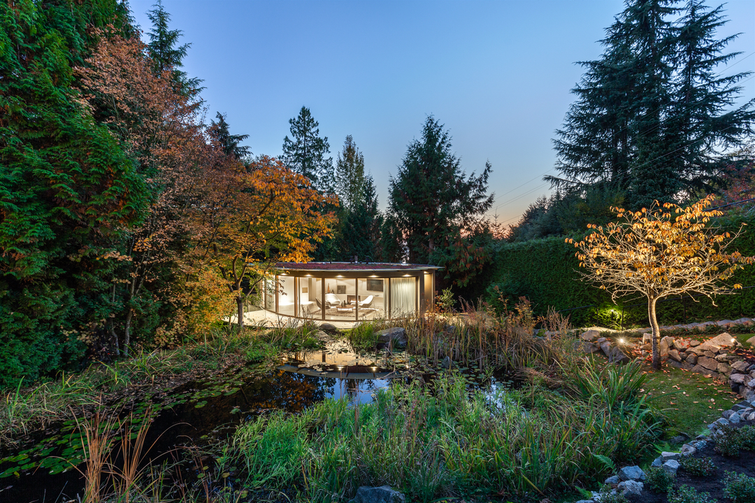 Iconic Canadian Home amid nature