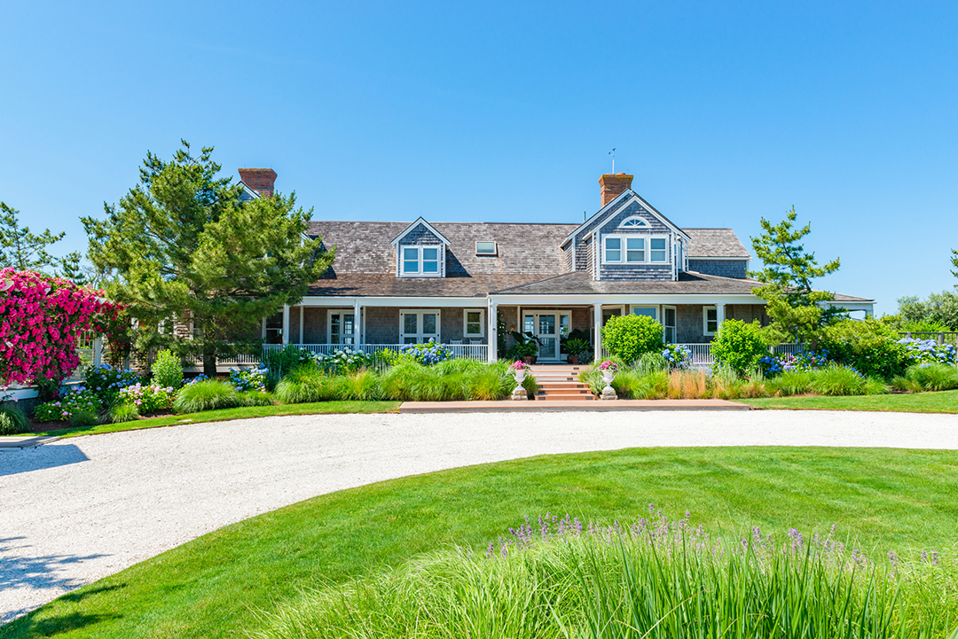 Beachfront Nantucket Estate Front Driveway