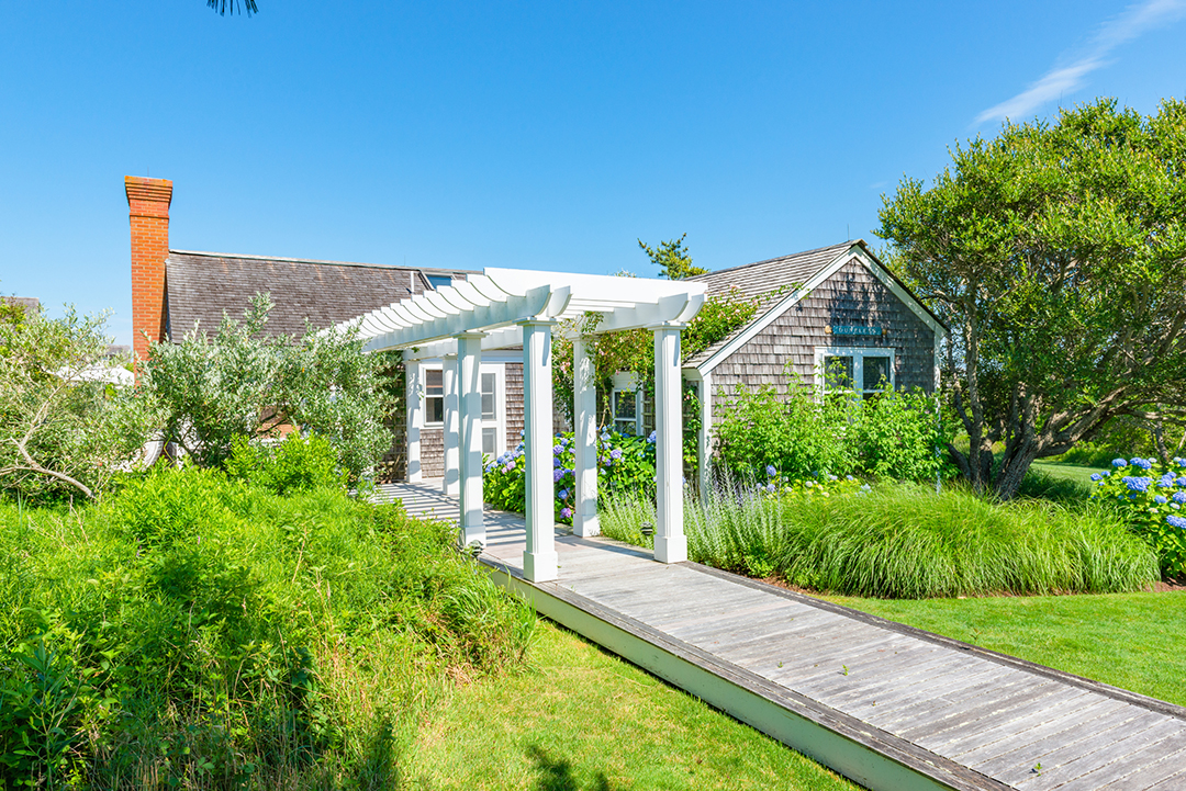 Beachfront Nantucket Estate Guest House