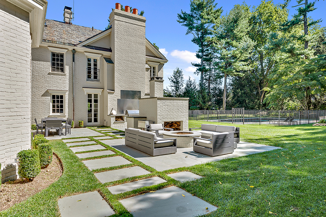Brad G. Richards Outdoor Kitchen