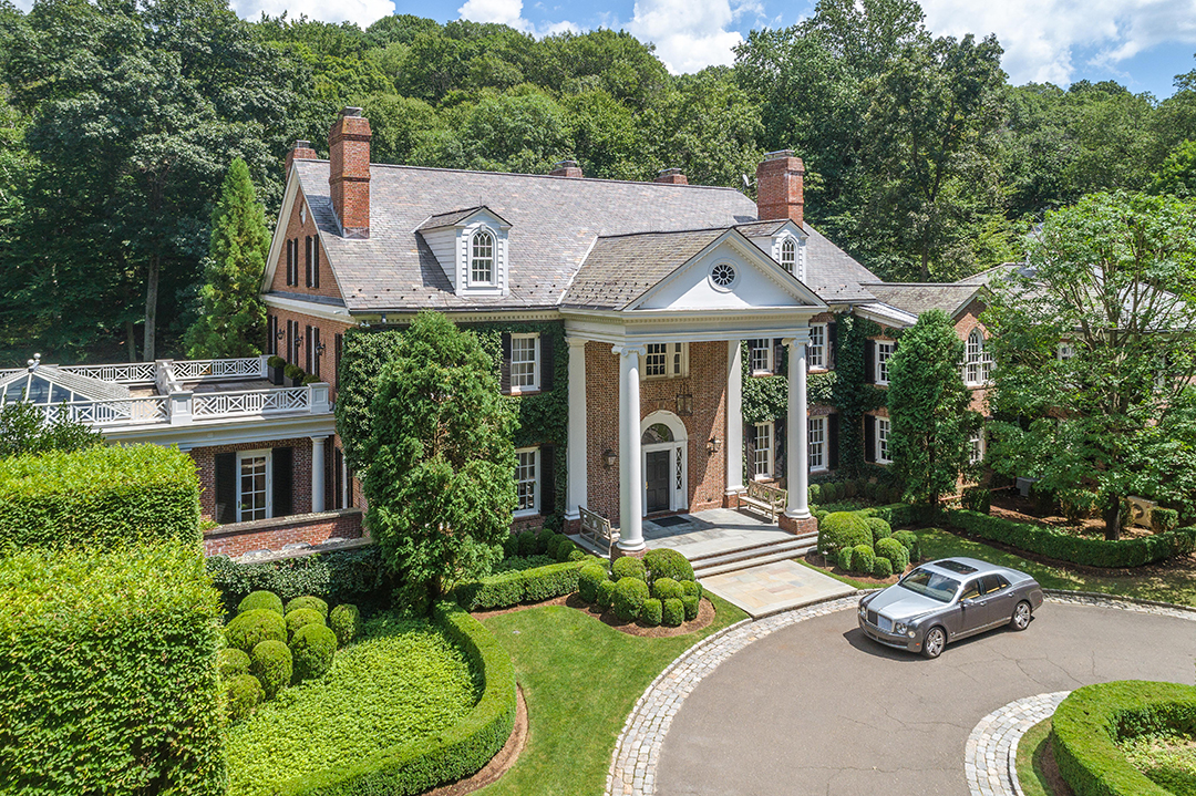Georgian Style Greenwich Connecticut home circle driveway and exterior