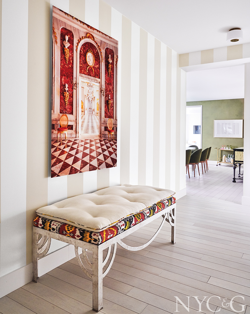 vPark Avenue Traditional modern Apartment Hallway