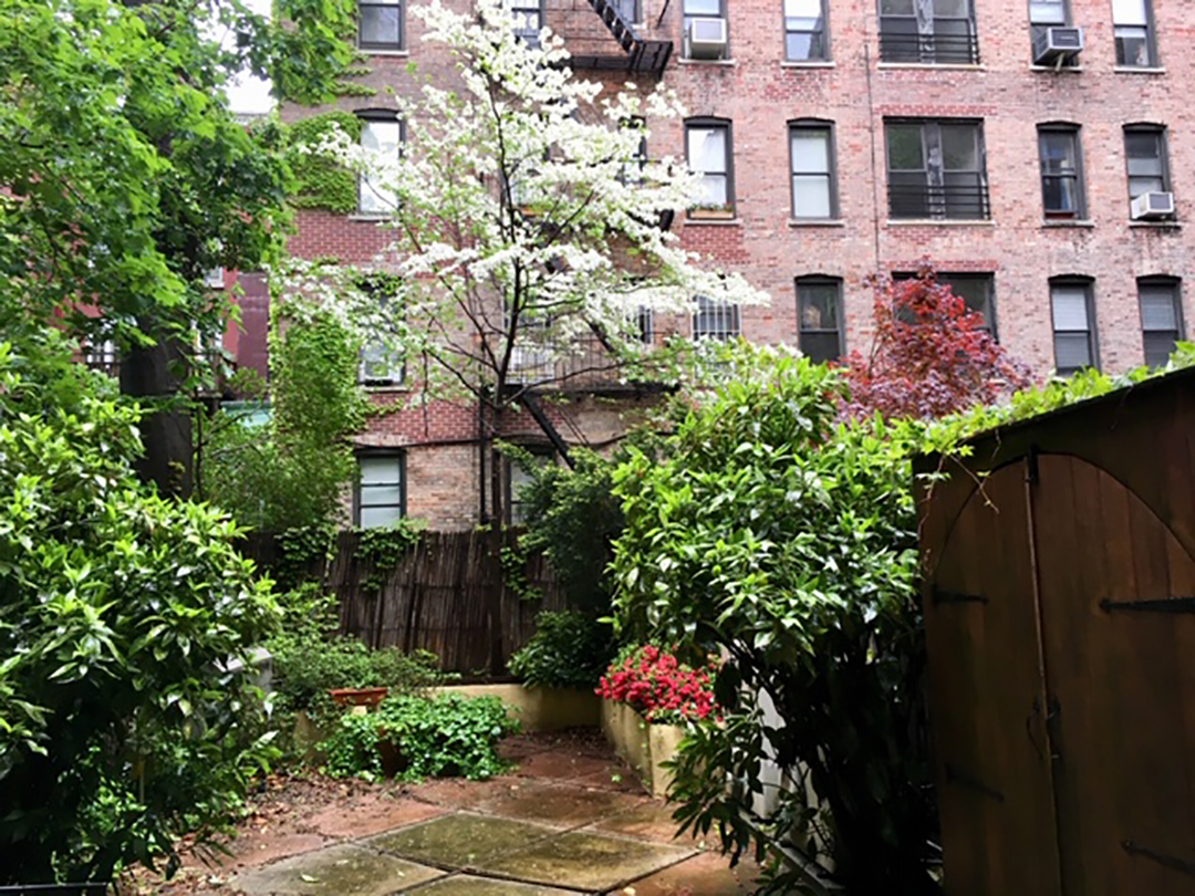 Carrie Bradshaw Street Townhouse back patio