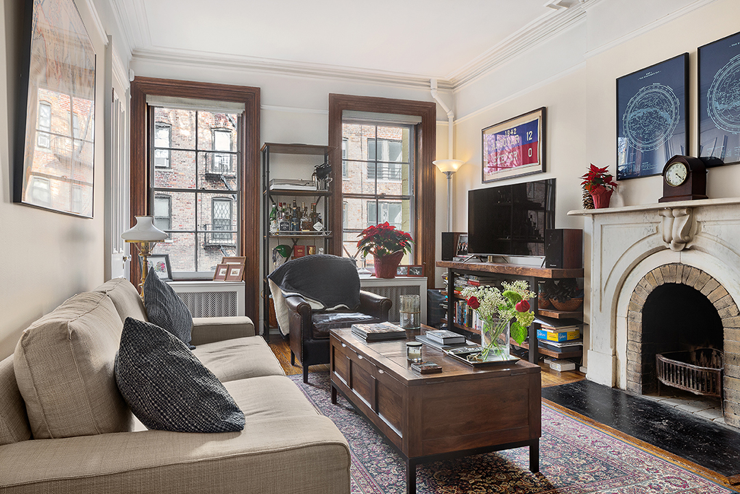 Carrie Bradshaw Street Townhouse family room