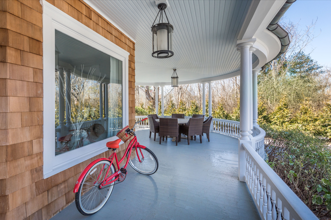 Bethenny Frankel Porch