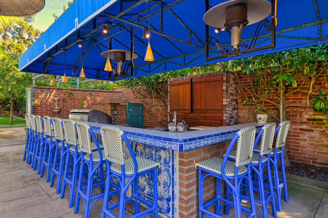 Foxhill poolside bar