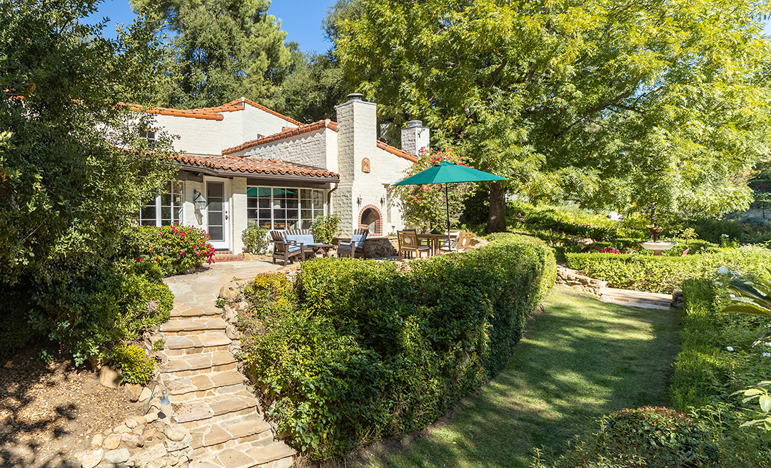 Walkway to Katharine Hepburn's Former home