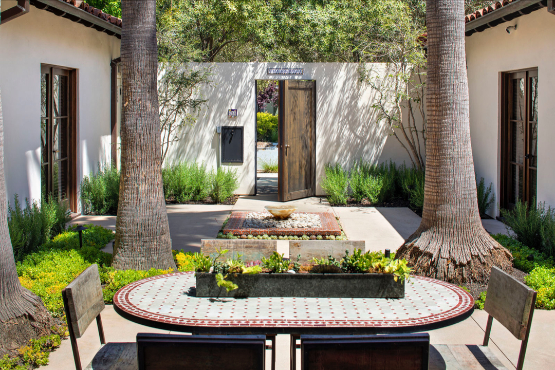 Villa Bougainvillea Courtyard