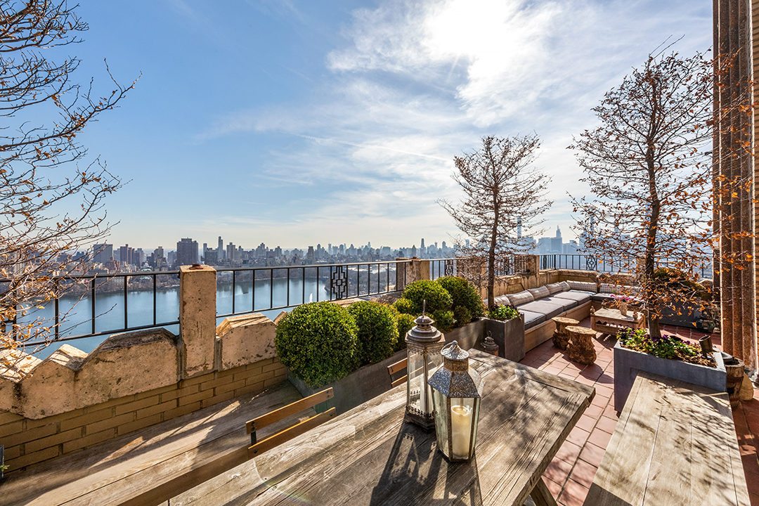 Moby Central Park Penthouse Terrace And Dining Room