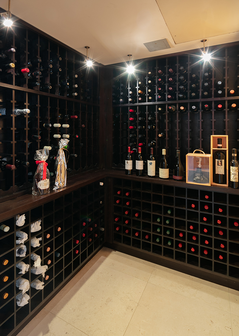 Penthouse Industrial Loft + Parking | Little Italy - Airbnb - Modern Industrial Loft Penthouse With Wine Cellar