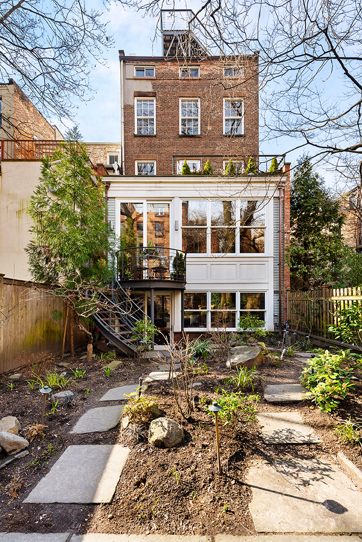 A Circa 1850 Brooklyn Heights Townhouse Brimming With Character Asks 12m Back Exterior