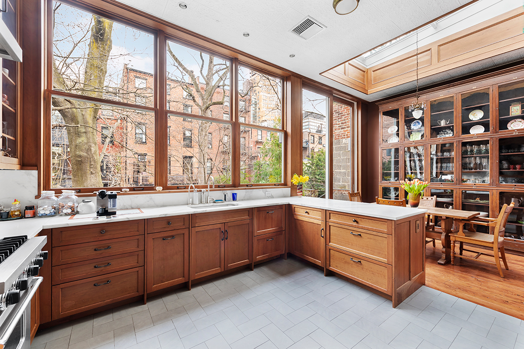 A Circa 1850 Brooklyn Heights Townhouse Brimming With Character Asks 12m Kitchen B
