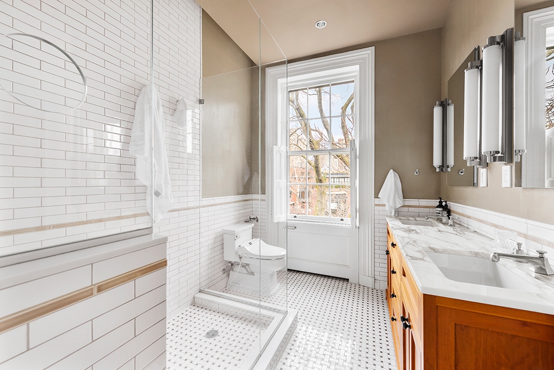 A Circa 1850 Brooklyn Heights Townhouse Brimming With Character Asks 12m Master Bath