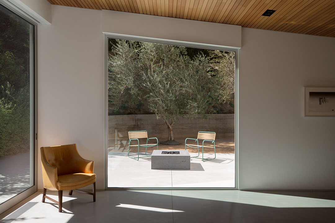 Actor Jason Stathams Suave Midcentury Modern Hits The Market In La Bedroom Outdoor Seating