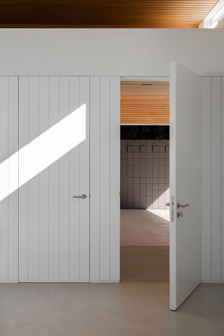 Actor Jason Stathams Suave Midcentury Modern Hits The Market In La Doorway