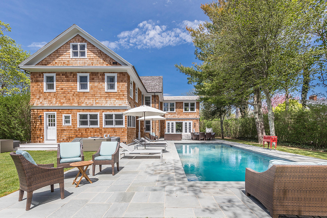 Bethenny Frankel Bridgehampton home pool