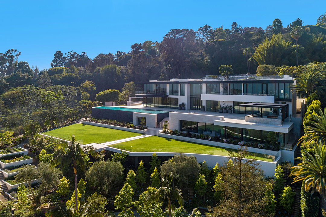 Look Inside A 125m Mansion Owned By A Celebrity Plastic Surgeon Side Exterior