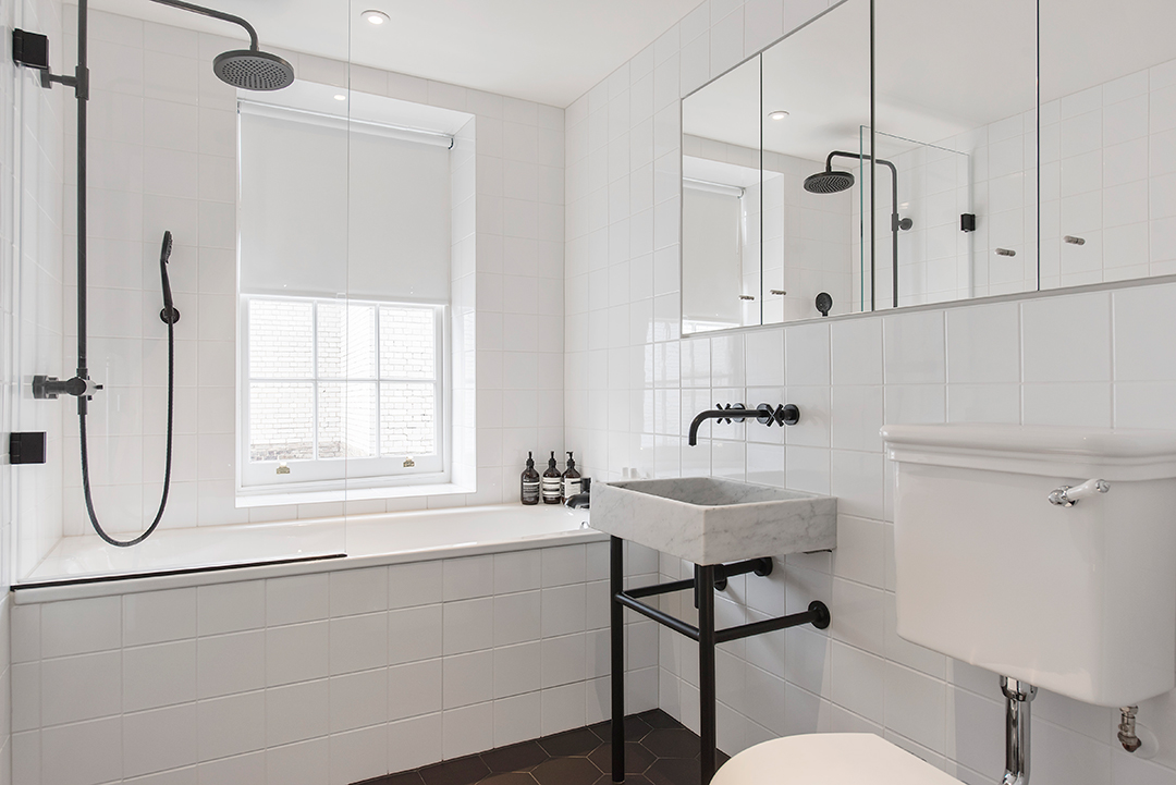 Good American Co Founder Emma Gredes Fashionable London Home Asks 6 8m Bathroom B