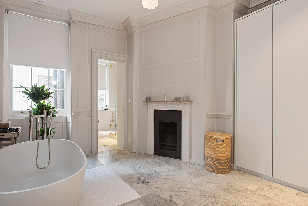 Good American Co Founder Emma Gredes Fashionable London Home Asks 6 8m Bathroom