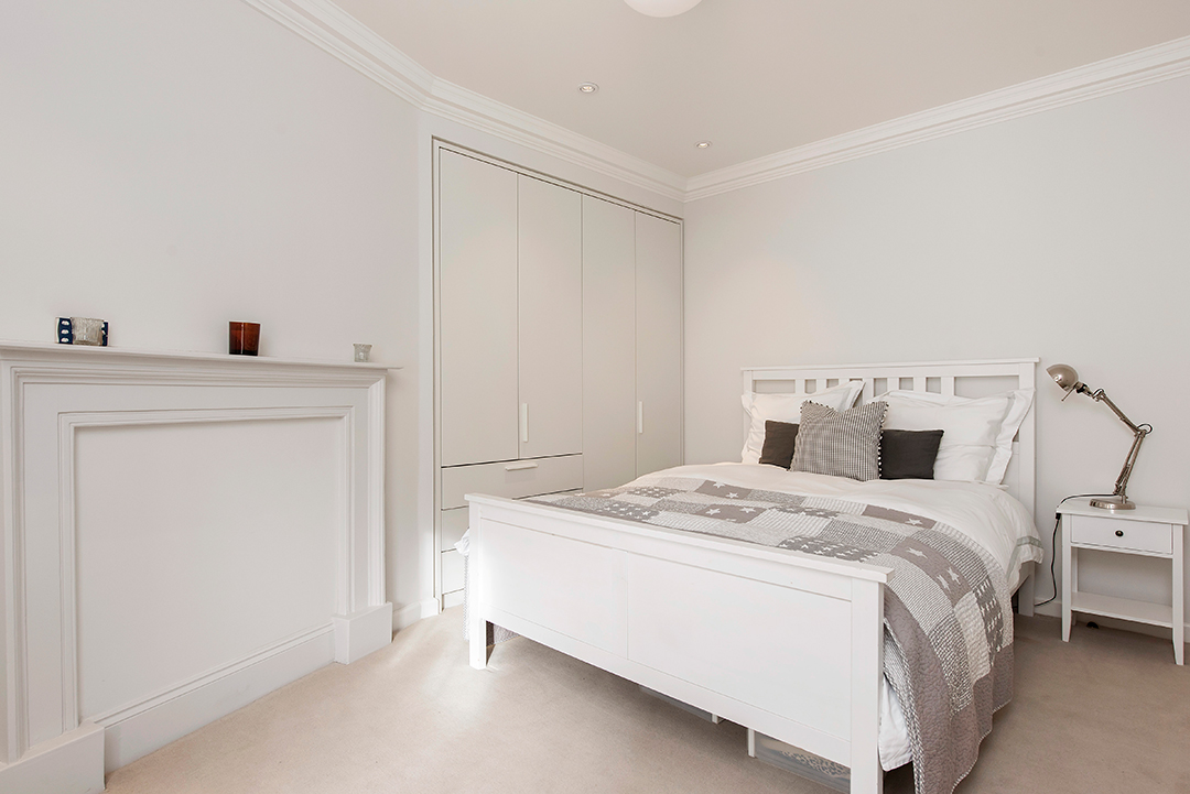 Good American Co Founder Emma Gredes Fashionable London Home Asks 6 8m Bedroom B