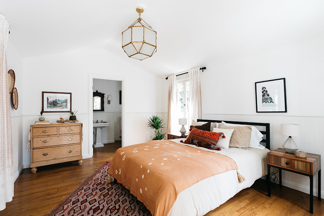 Home Once Owned By Both Zooey Deschanel And Mark Ruffalo Lists In Style Bedroom C