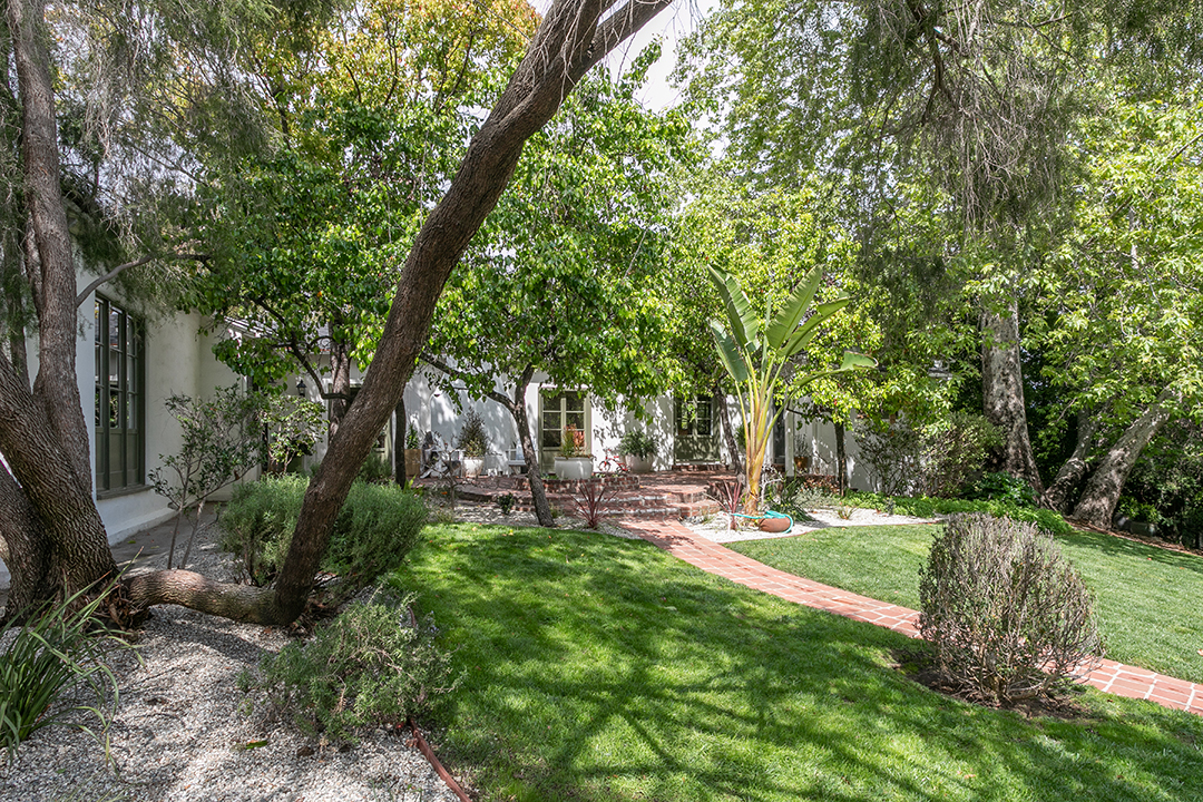 Home Once Owned By Both Zooey Deschanel And Mark Ruffalo Lists In Style Exterior