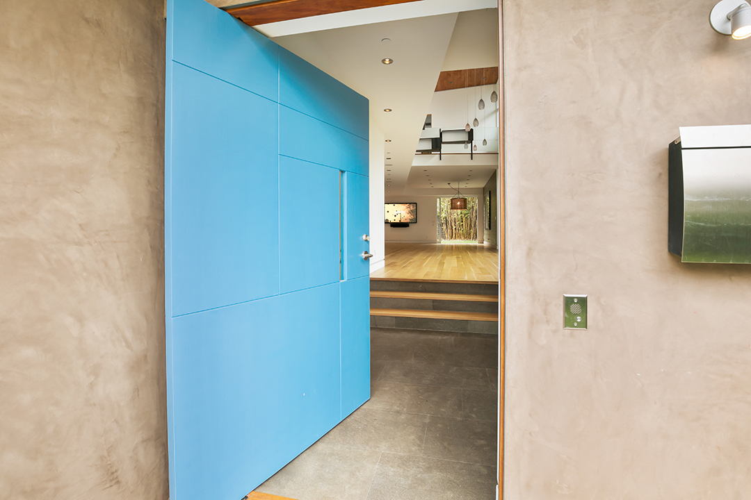 Jennifer Love Hewitts Pacific Palisades Home Lists For 4 2m Door