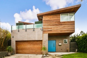 Jennifer Love Hewitts Pacific Palisades Home Lists For 4 2m Exterior Day